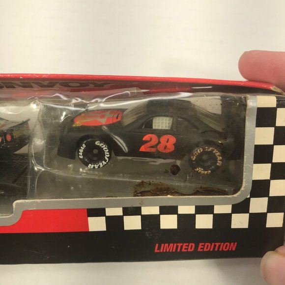 Matchbox 1993 Davey Allison #28 Havoline Tractor Trailer With Two Race Cars - Picture 4 of 11